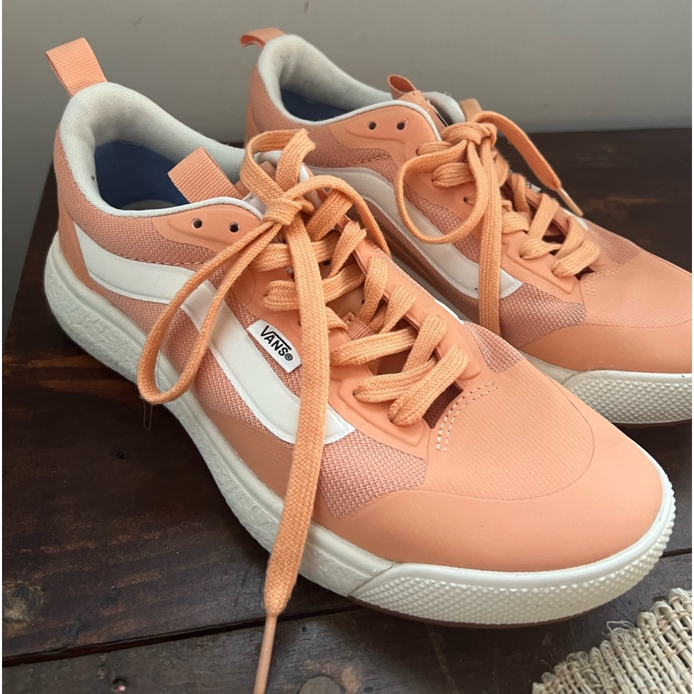 Women’s Vans Ultra Range Coral 6.5